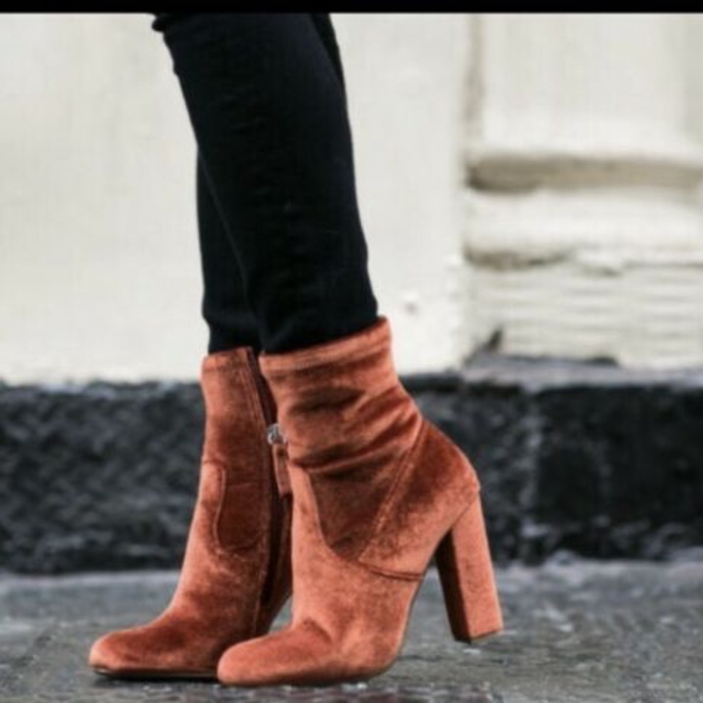 Steve Madden 7.5 Burnt Orange Velvet Edit Booties